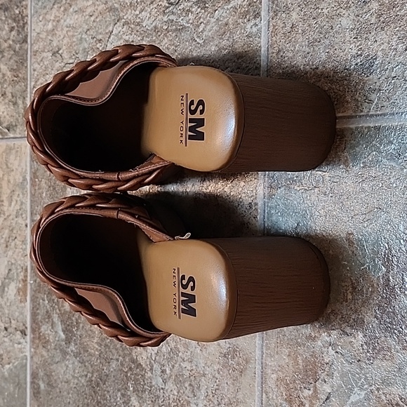 Tan clogs new - Picture 3 of 8